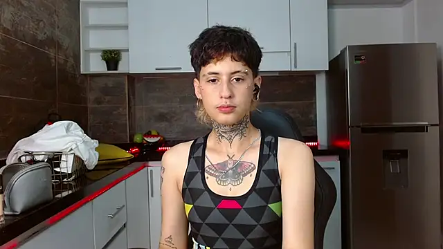 Snapshot of Ethan_lennox chatting on 12.14.25 Ethan lennox online show from 12.14.25