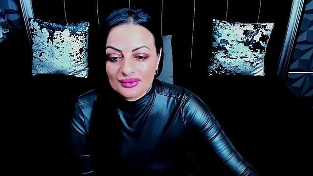 Snapshot of VixenSelena chatting on 12.29.24 VixenSelena online show from 12.29.24