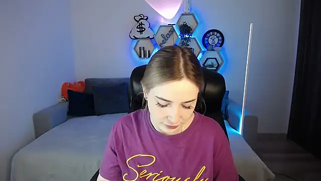 Snapshot of SabrinViolet chatting on 12.22.24 SabrinViolet online show from 12.22.24