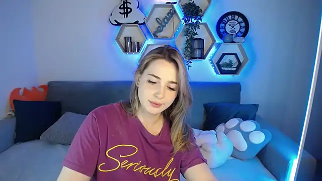 Snapshot of SabrinViolet chatting on 12.24.24 SabrinViolet online show from 12.24.24