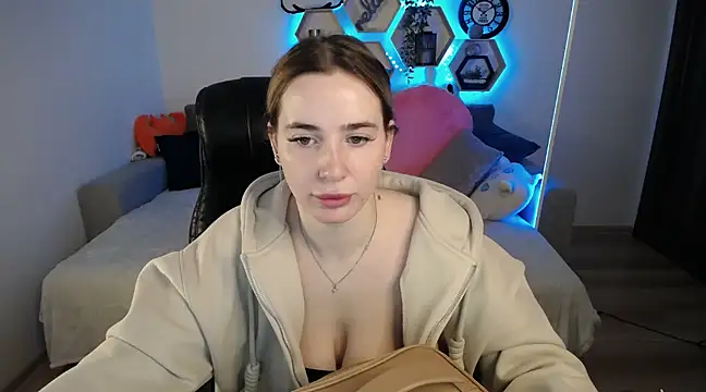 Snapshot of SabrinViolet chatting on 02.19.25 SabrinViolet online show from 02.19.25