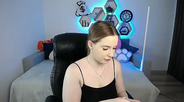 Snapshot of SabrinViolet chatting on 02.25.25 SabrinViolet online show from 02.25.25