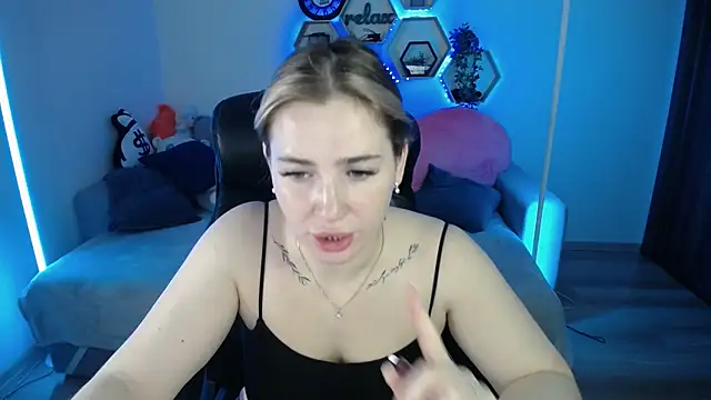 SabrinViolet online show from 11.04.25