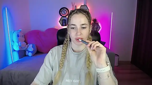 SabrinViolet online show from 05.18.26