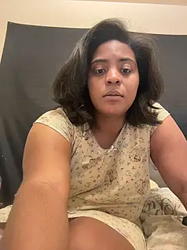 Snapshot of prettlovely14 chatting on 12.22.25 prettlovely14 online show from 12.22.25