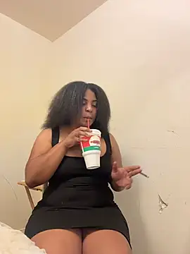 Snapshot of prettlovely14 chatting on 03.21.26 prettlovely14 online show from 03.21.26