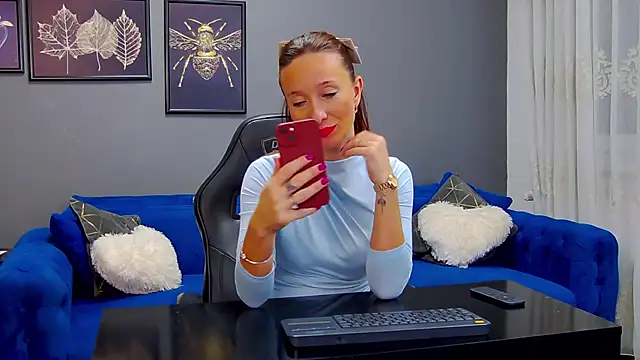 AnneHove online show from 12.04.25