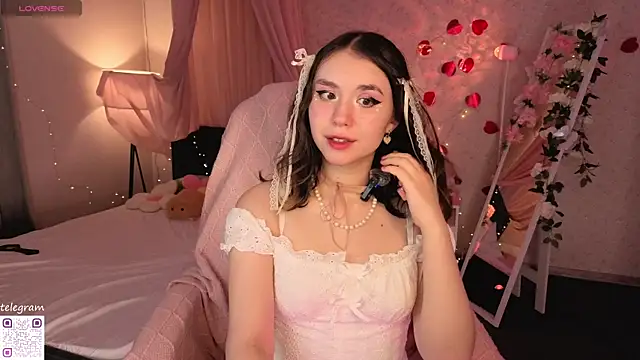 lilly Cherry  online show from 06.25.26
