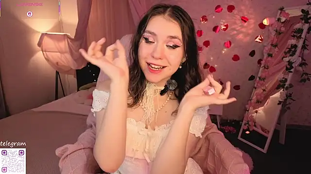 lilly Cherry  online show from 07.03.26