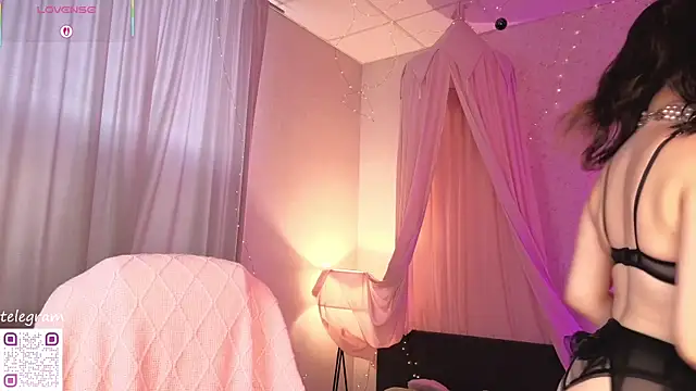 lilly Cherry  online show from 07.05.26