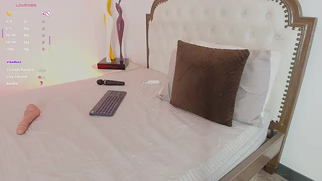 Snapshot of Arya-02 chatting on 09.13.25 Arya-02 online show from 09.13.25