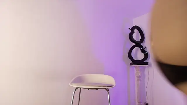 Snapshot of Arya-02 chatting on 11.11.25 Arya-02 online show from 11.11.25