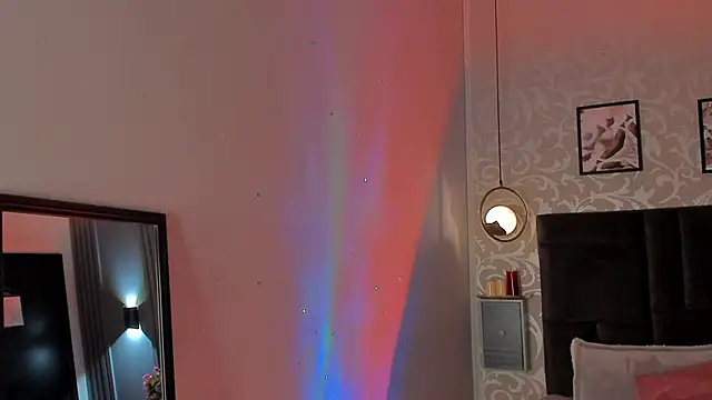 Luna  Ponce online show from 02.05.25