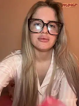 Holly-Glamour online show from 02.06.26