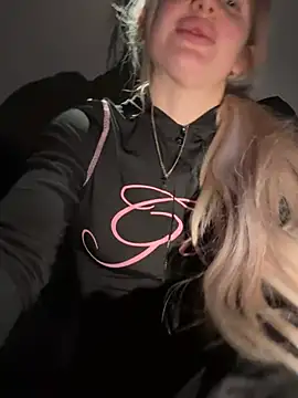 Holly-Glamour online show from 03.08.26