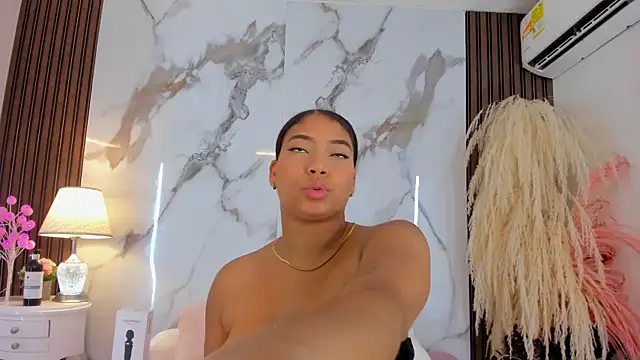 Snapshot of belacampbell chatting on 02.13.25 belacampbell online show from 02.13.25