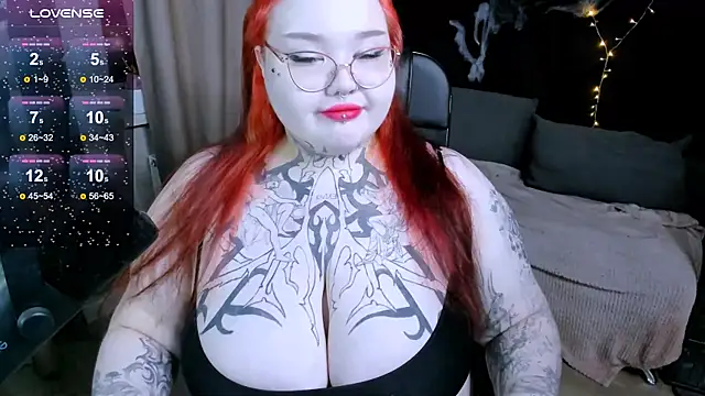 Snapshot of Gotic_Pie chatting on 11.19.25 Gotic Pie online show from 11.19.25