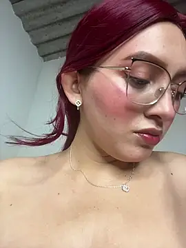 Snapshot of VioletPearson chatting on 05.29.26 VioletPearson online show from 05.29.26