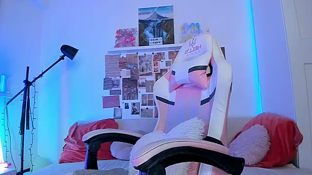 Mia Madden online show from 09.18.25