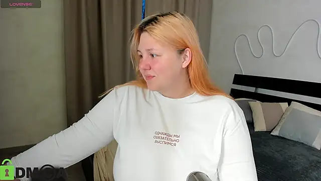 Snapshot of Ruth_Oliver chatting on 10.27.25 Ruth Oliver online show from 10.27.25