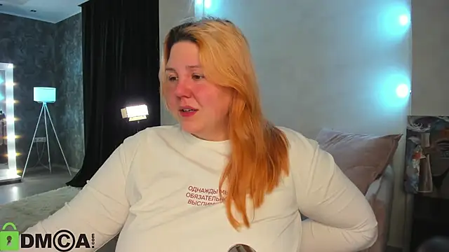 Snapshot of Ruth_Oliver chatting on 10.28.25 Ruth Oliver online show from 10.28.25