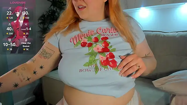 Snapshot of Ruth_Oliver chatting on 11.03.25 Ruth Oliver online show from 11.03.25