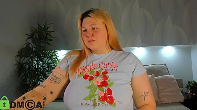 Snapshot of Ruth_Oliver chatting on 11.06.25 Ruth Oliver online show from 11.06.25