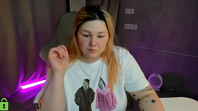 Snapshot of Ruth_Oliver chatting on 11.29.25 Ruth Oliver online show from 11.29.25