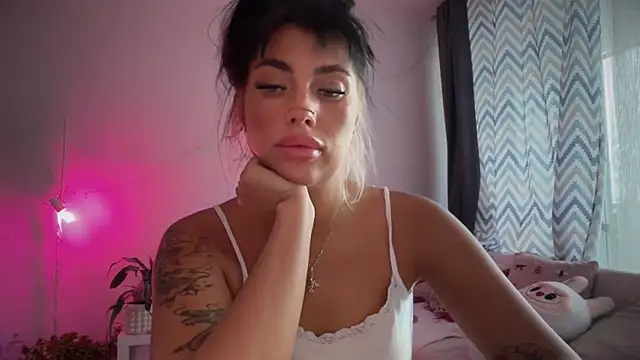 Snapshot of Marakuia054 chatting on 09.30.25 Marakuia054 online show from 09.30.25