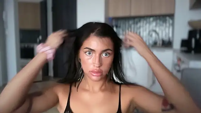 Snapshot of Marakuia054 chatting on 11.08.25 Marakuia054 online show from 11.08.25