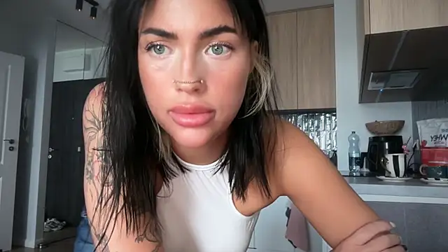 Snapshot of Marakuia054 chatting on 11.16.25 Marakuia054 online show from 11.16.25