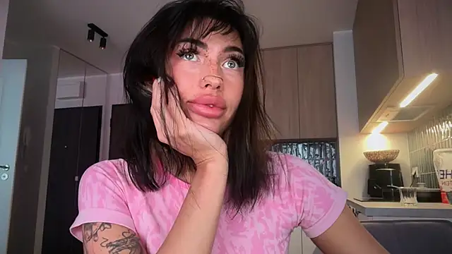 Snapshot of Marakuia054 chatting on 12.02.25 Marakuia054 online show from 12.02.25