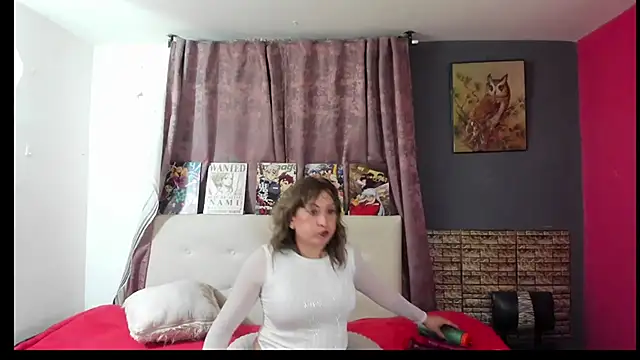 Snapshot of violl3tfoxx chatting on 06.10.26 violl3tfoxx online show from 06.10.26