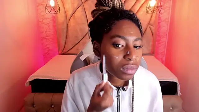 Queen perla  online show from 02.19.25