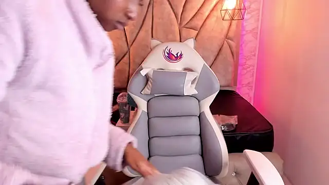 Queen perla  online show from 02.26.25