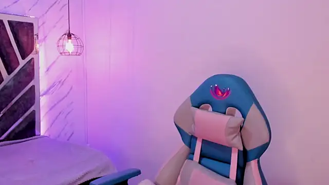 Queen perla  online show from 09.10.25