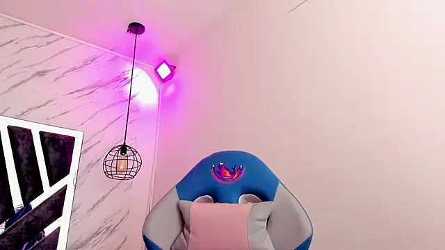 Queen perla  online show from 11.05.25