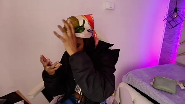 Queen perla  online show from 11.17.25