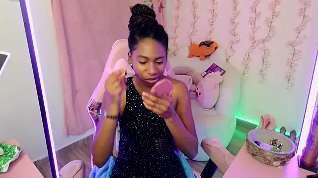 Queen perla  online show from 12.18.25