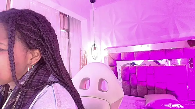 Queen perla  online show from 07.12.26