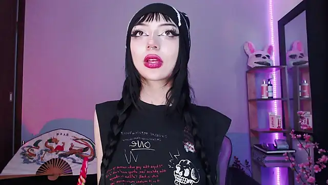 Snapshot of catipetite chatting on 02.01.25 catipetite online show from 02.01.25