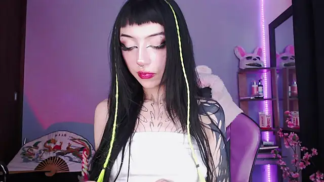 Snapshot of catipetite chatting on 02.08.25 catipetite online show from 02.08.25