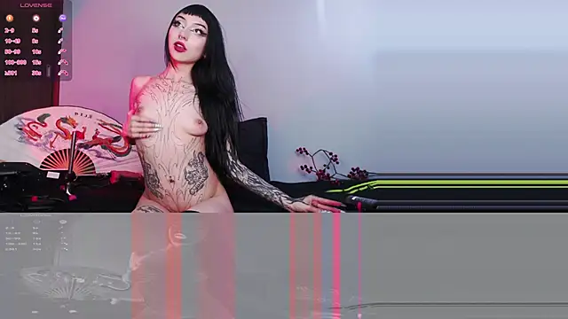 Snapshot of catipetite chatting on 02.08.25 catipetite online show from 02.08.25