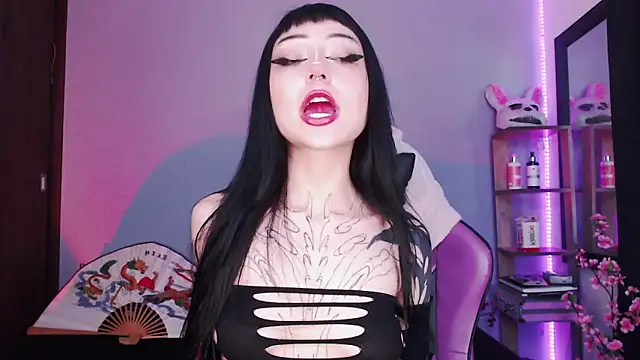 Snapshot of catipetite chatting on 02.19.25 catipetite online show from 02.19.25