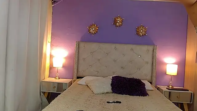 Snapshot of Kim_and_Mia chatting on 11.07.25 Kim and Mia online show from 11.07.25