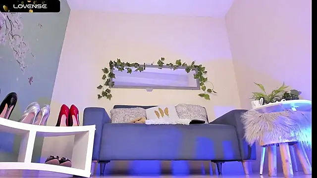 Snapshot of thais_dreams chatting on 02.10.25 thais dreams online show from 02.10.25