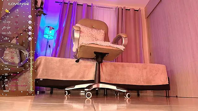 Snapshot of thais_dreams chatting on 02.22.25 thais dreams online show from 02.22.25