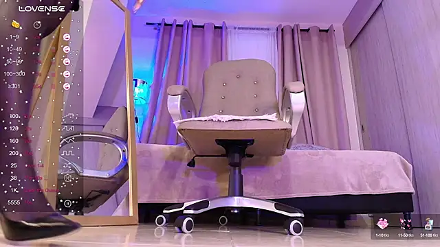 Snapshot of thais_dreams chatting on 02.27.25 thais dreams online show from 02.27.25