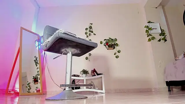 Snapshot of thais_dreams chatting on 10.06.25 thais dreams online show from 10.06.25