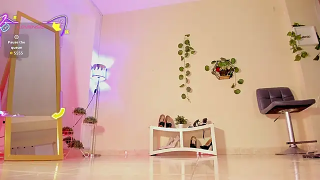 Snapshot of thais_dreams chatting on 10.09.25 thais dreams online show from 10.09.25